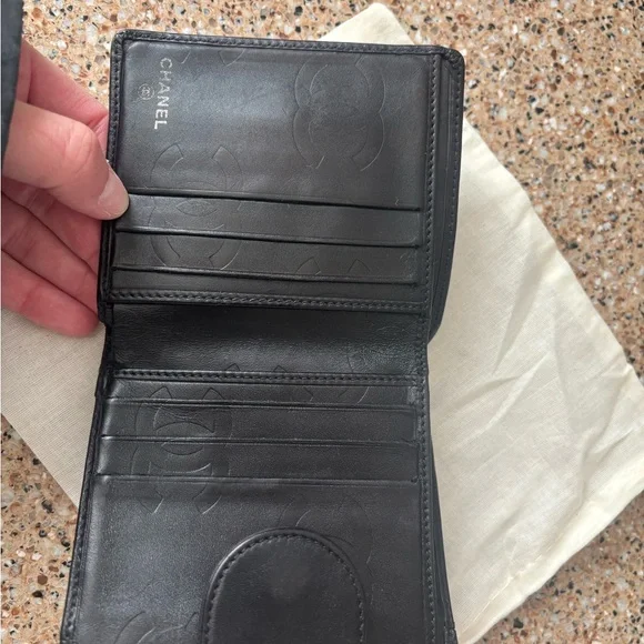 Vintage CHANEL Black Quilted Kisslock Leather Wallet - Picture 2 of 15